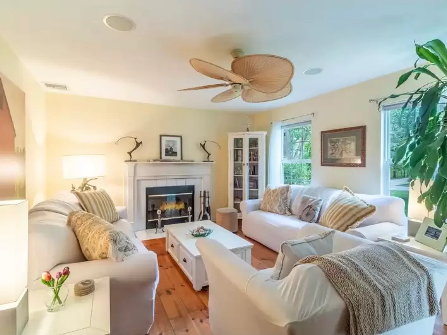 Cozy Bridgehampton Seasonal and Year-round Rental — Photo 2