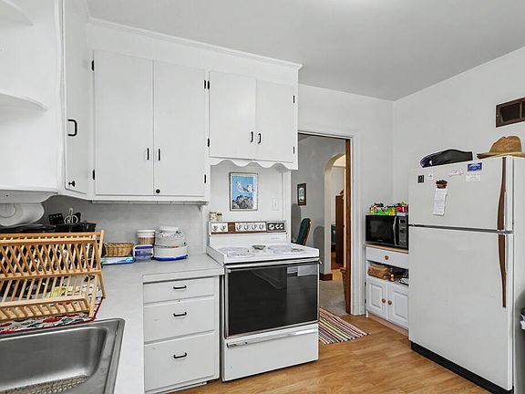 4th image of 1806 Windsor Rd
