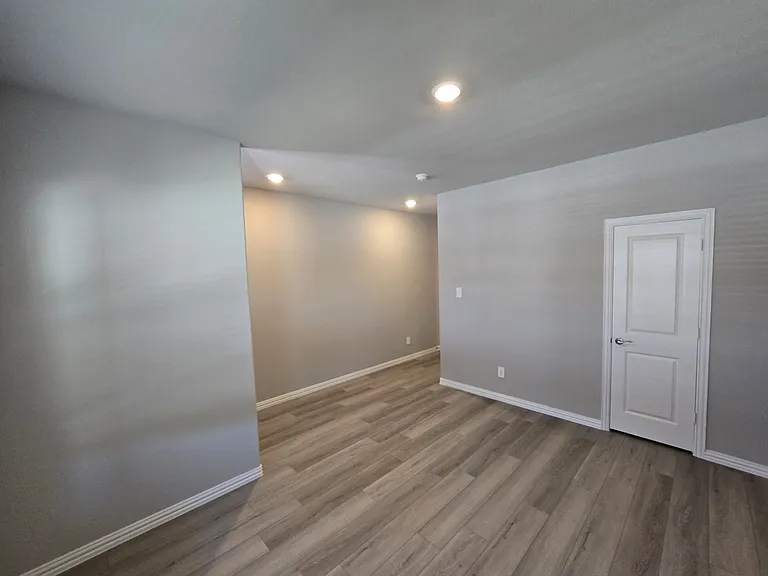 2223 Cliff Springs Dr — Photo 33