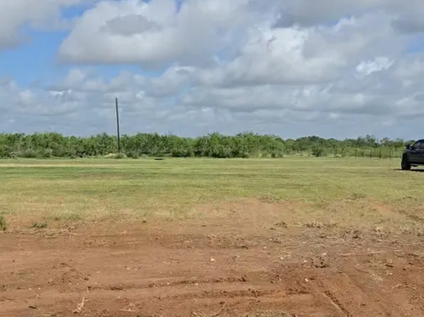 412 County Road 317, Charlotte, TX 78011