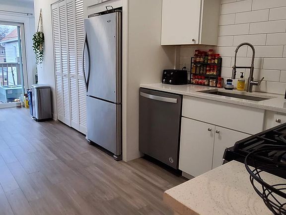 4th image of 2842 N Sacramento Ave APT 1