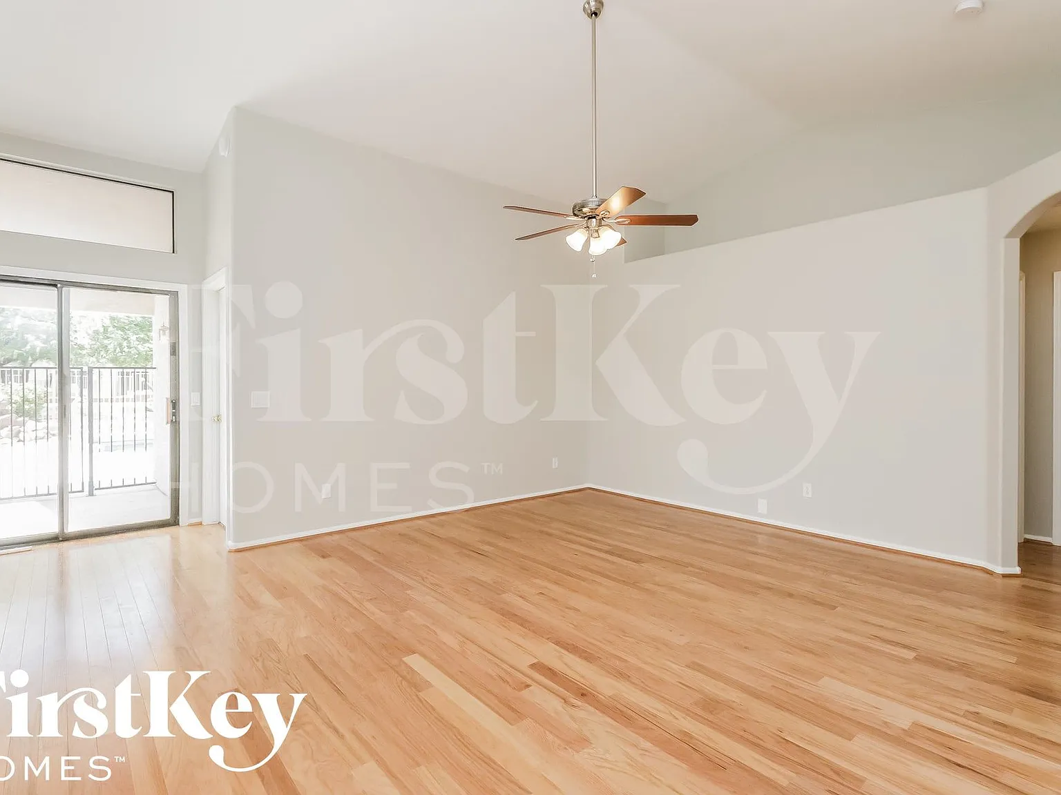 3 bed, 2.0 bath, 1567 sqft, $2,565 — Photo 3