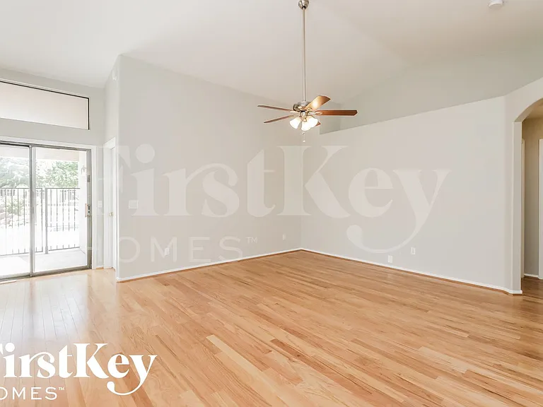 20442 N 38th Dr — Photo 3