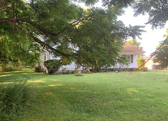 3rd image of 8 Lakeview Dr