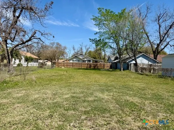 E 9th St, Cameron, TX 76520