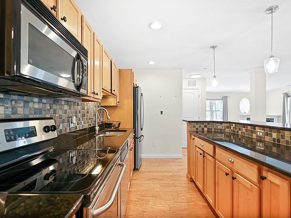 5th image of 10 Westchester Dr #10