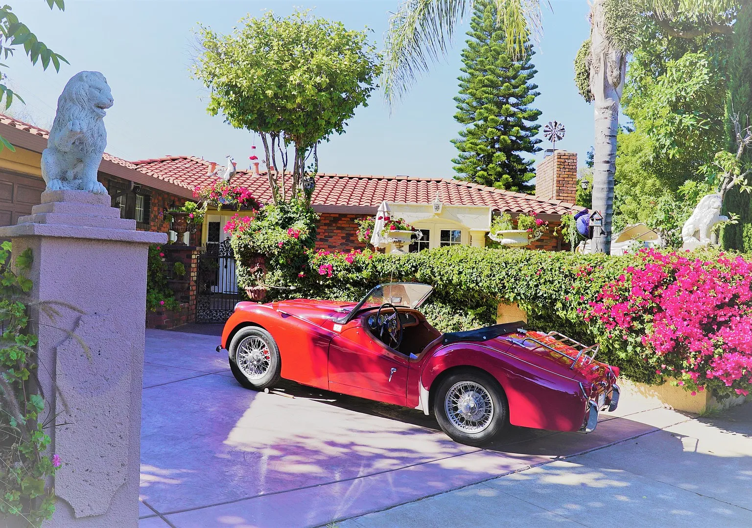lovely Mediterranean style home Central location. — Photo 1