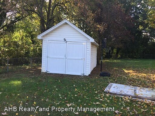 2nd image of 921 N Mebane St