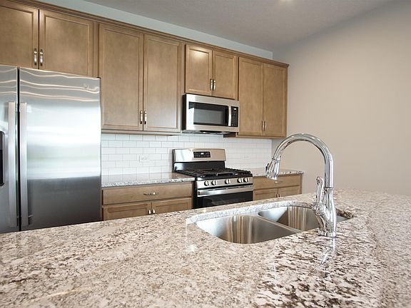 3rd image of 4692 Chelmsford Dr