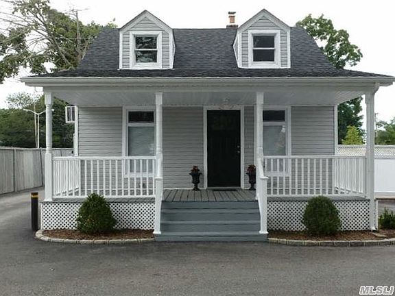 2nd image of 11 Railroad St