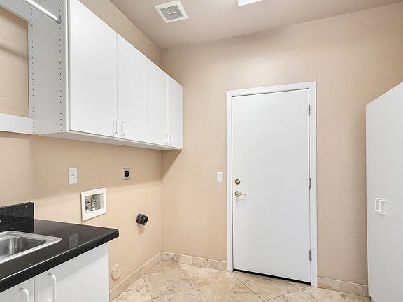 4th image of 409 W Mountain Sky Ave