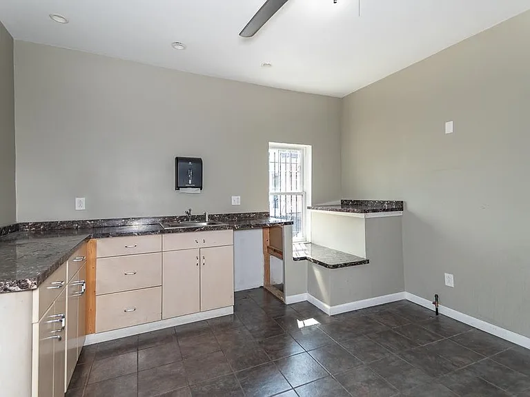 15416 Saranac Rd — Photo 8