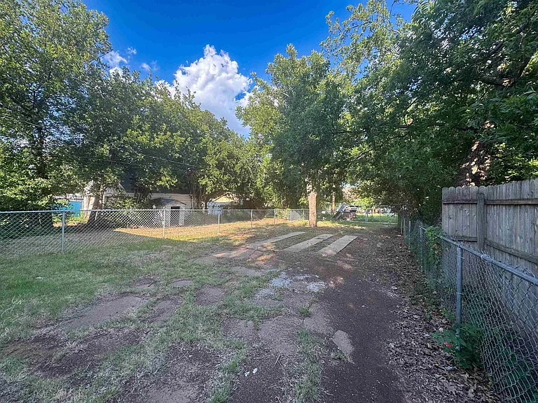 1913 Tilden St — Photo 3