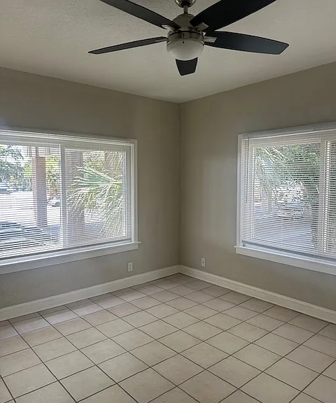 320 S Riverside Dr — Photo 15