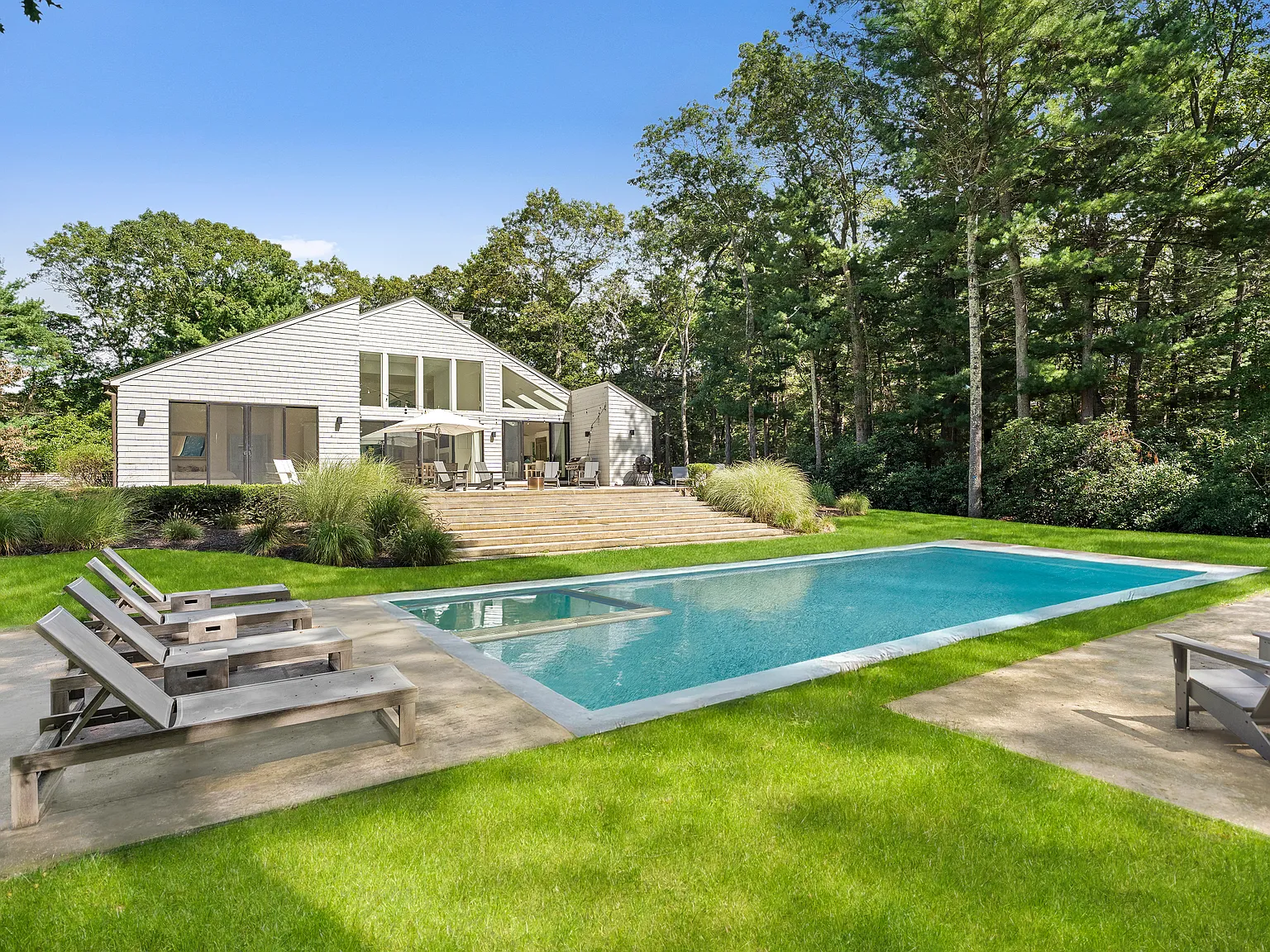 Stylish + Private Contemporary — Photo 4