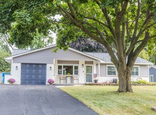 1005 Apple Valley Dr, Bartlett, IL 60103