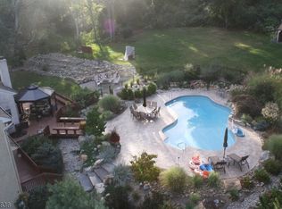 8 Ranney Rd, Long Valley, NJ 07853