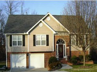 3820 Abbeywood Dr, Jamestown, NC 27282