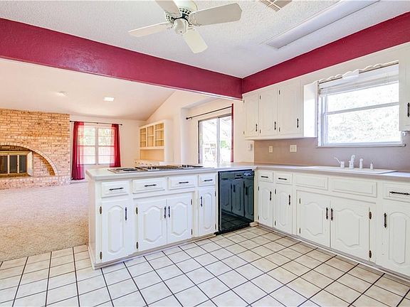 3rd image of 4407 Green Oak Dr