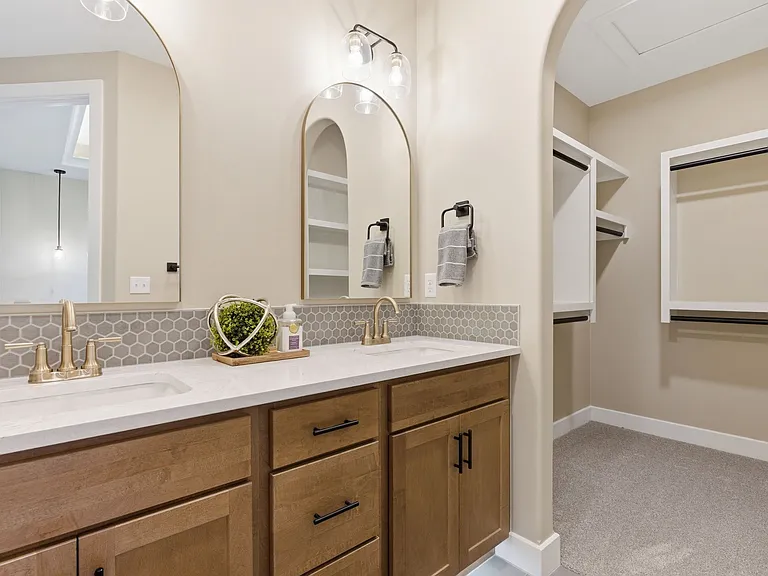 2134 E Beaumont St — Photo 21