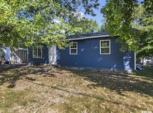 512 High School St, Divernon, IL 62530