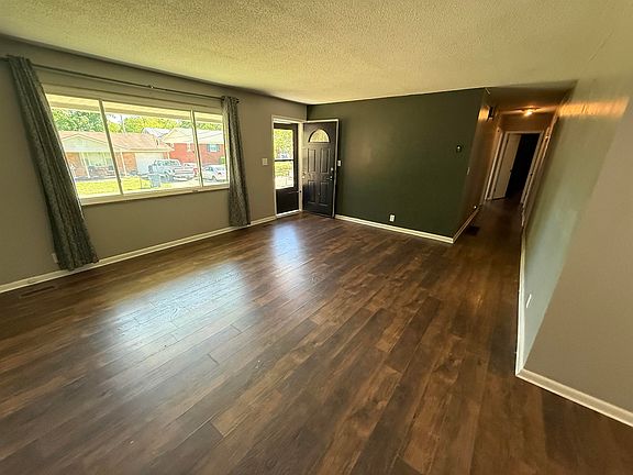 4th image of 1121 James Ct