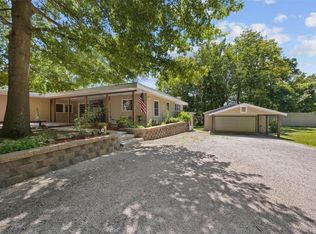 9737 N Holy Cross Rd, Fairview Heights, IL 62208