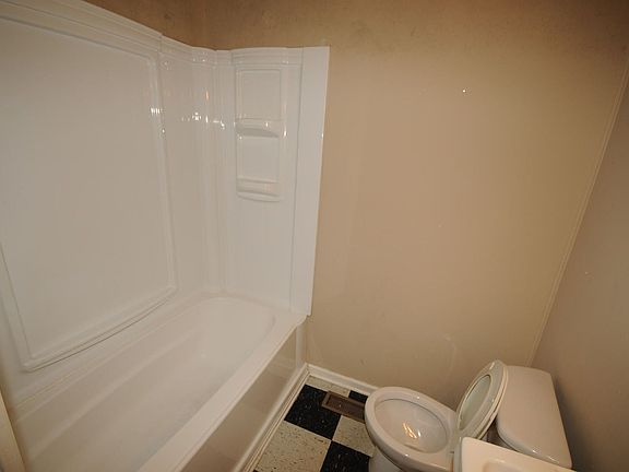 5th image of 409 25th St E