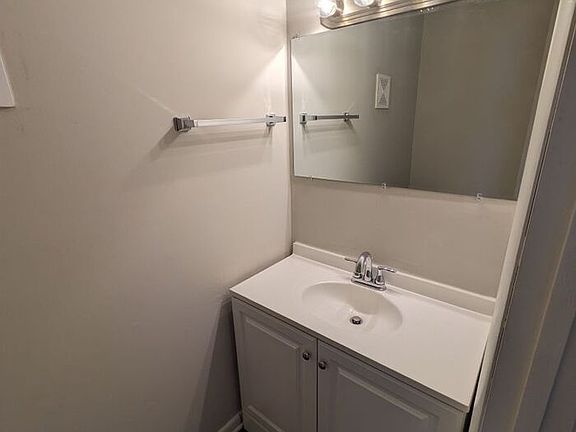 5th image of 225 2nd St SE #6