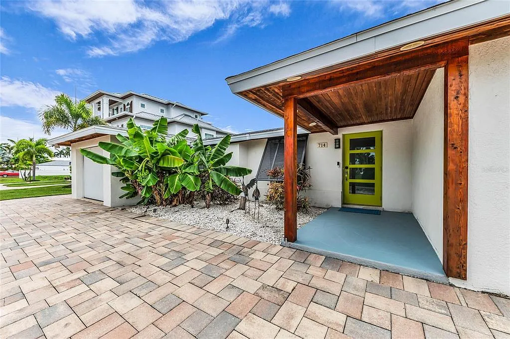3 bed, 3.0 bath, 1518 sqft, $12,000 — Photo 3