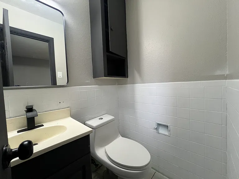 2405 Inadale Ave — Photo 12