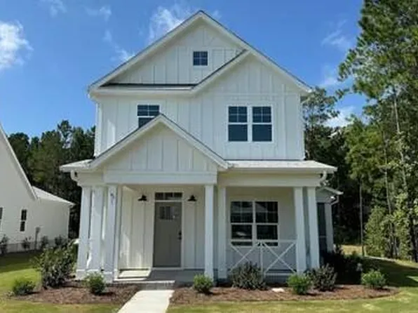 51 W Singing Avenue, Hampstead, NC 28443