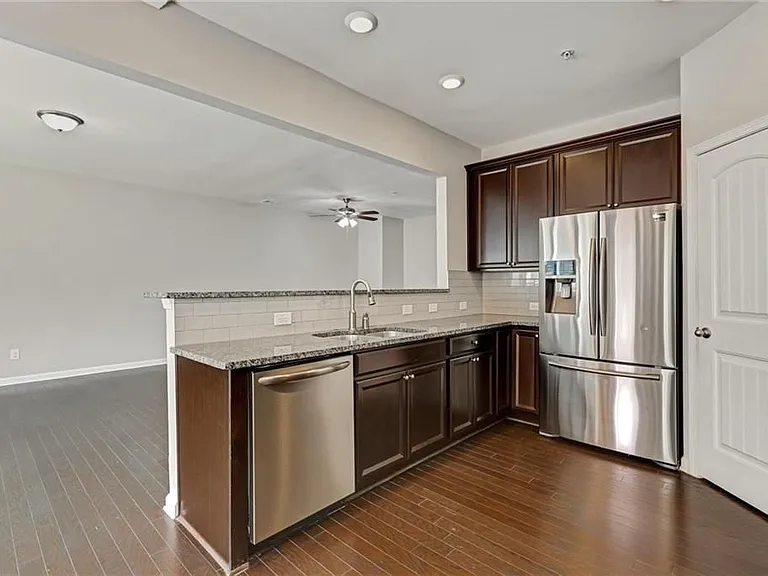 1237 Foxcroft Ln — Photo 16
