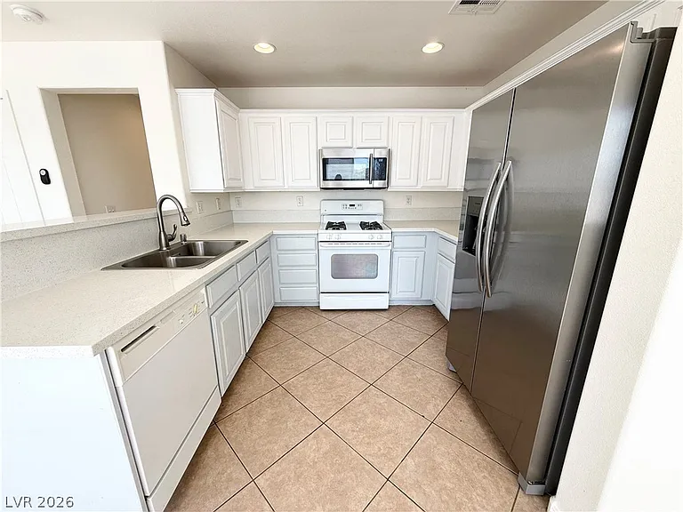 990 Cantabria Heights Ave — Photo 11