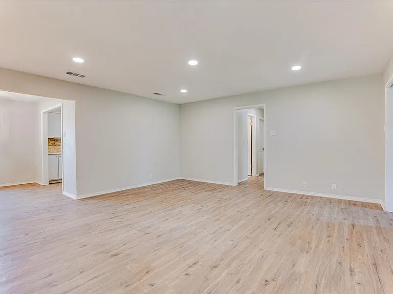 104 Pontiac Dr — Photo 8