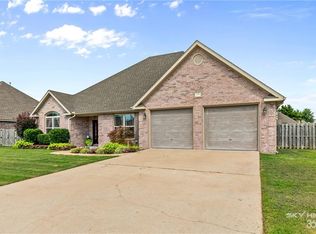 1928 S Pumpkin Ridge Dr, Fayetteville, AR 72701