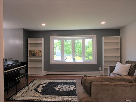 5th image of 206 Butter Hill Dr