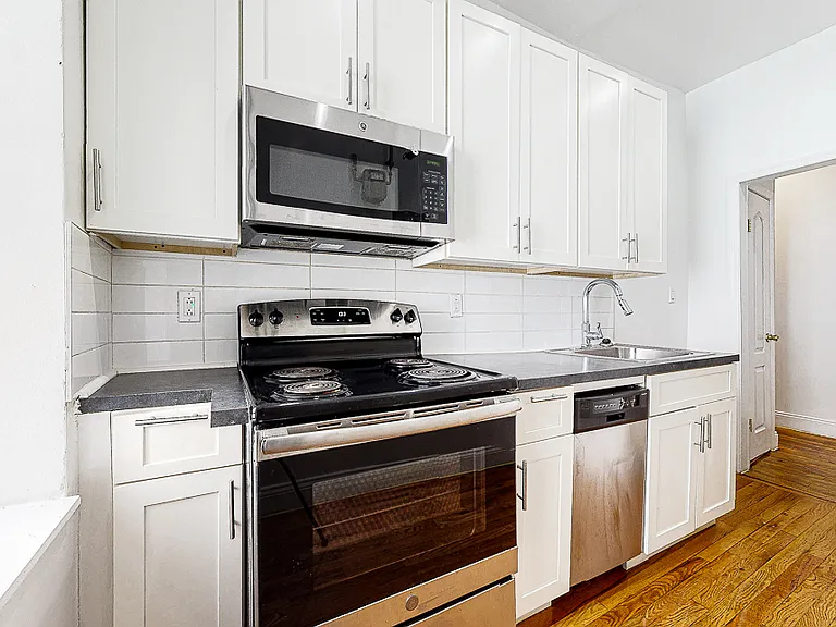 655 W 160th St #1D — Photo 4