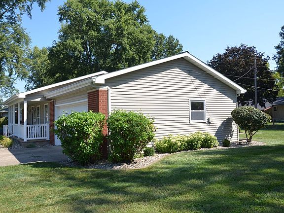 3rd image of 418 Orchard Ln