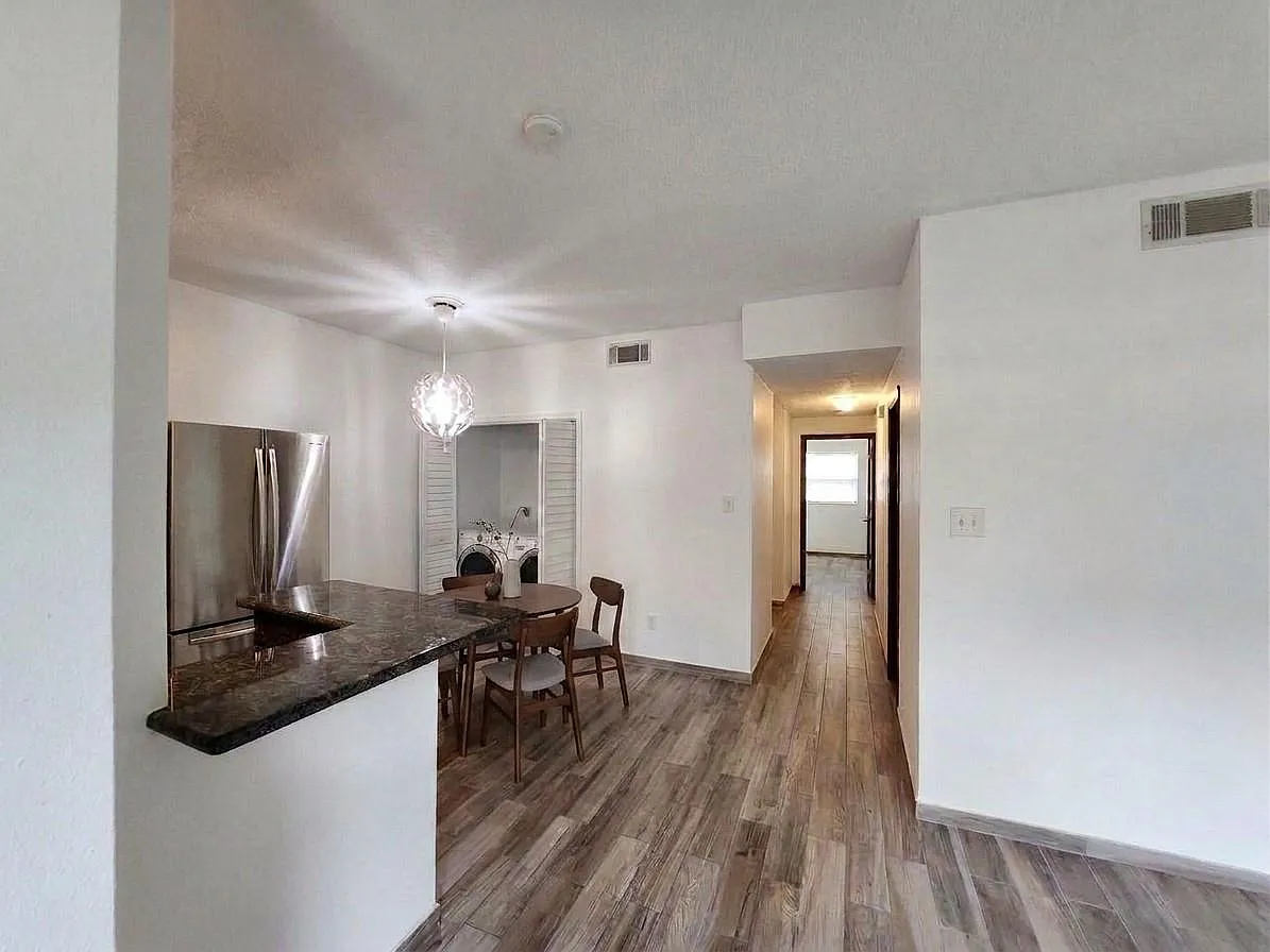 2 bed, 2.0 bath, 1028 sqft, $1,700 — Photo 1