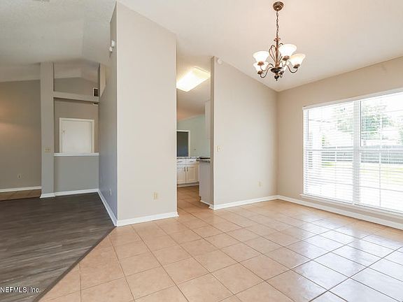 4th image of 8962 Castle Rock Dr