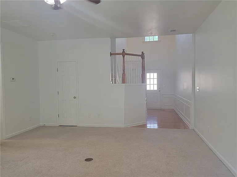2448 Fairlie Dr — Photo 5