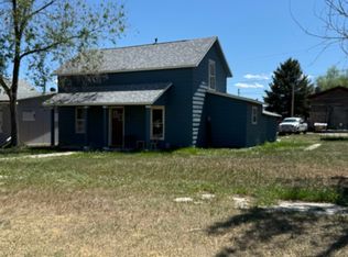 711 Amoretti St, Thermopolis, WY 82443