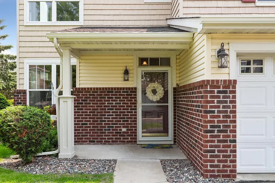 2 bed, 1648 sqft, $2,357 — Photo 3