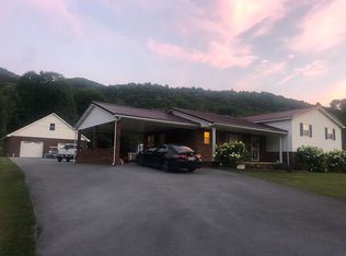 216 School Rd, Bluefield, VA 24605