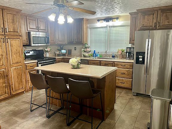 3rd image of 4939 Cameron Rd
