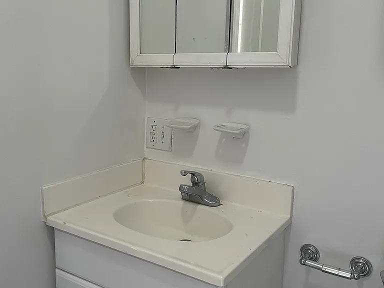 916 Norton St #2 — Photo 10