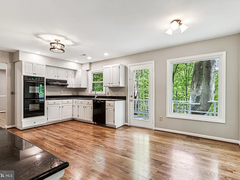 12203 Ashley Ct — Photo 9