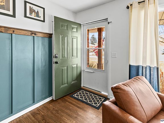 3rd image of 9713 Linden Ave
