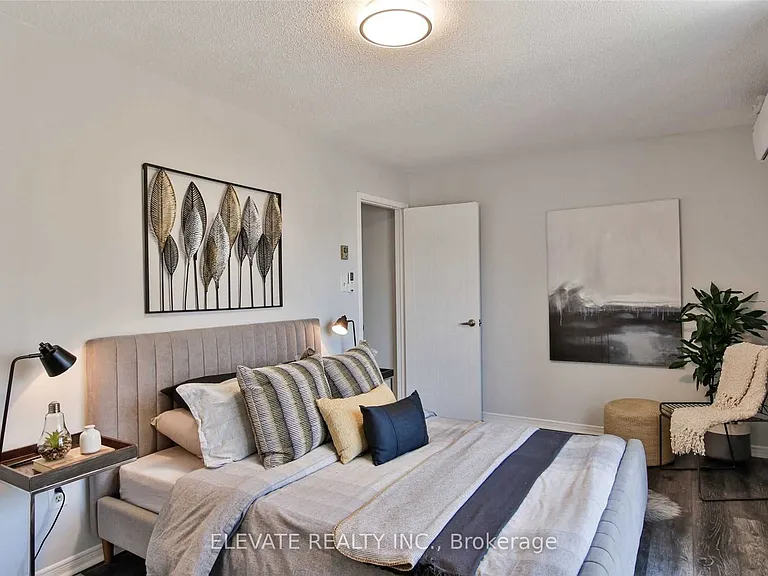 2131 Dufferin St — Photo 28